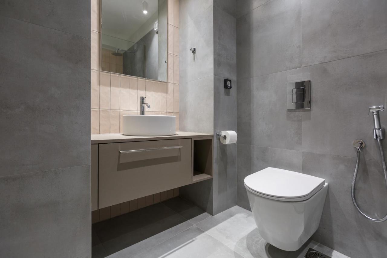 Studio W/King Size Bed Near The Heart Of קלמאטה מראה חיצוני תמונה